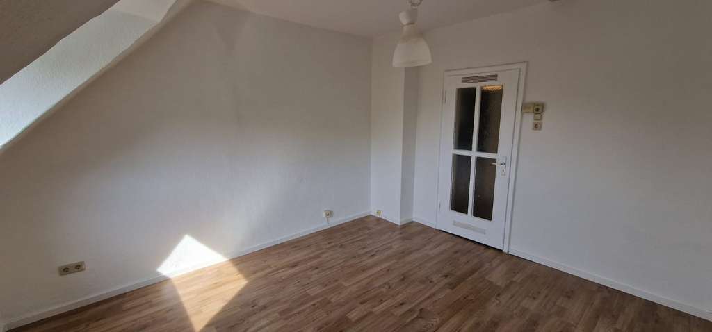 +++ Renovierte 2-Zimmer Dachgeschosswohnung +++ – Bild 1